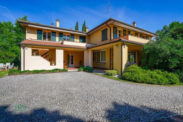 casa indipendente in vendita ad Imola in zona Area Industriale