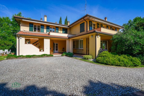 casa indipendente in vendita ad Imola in zona Area Industriale