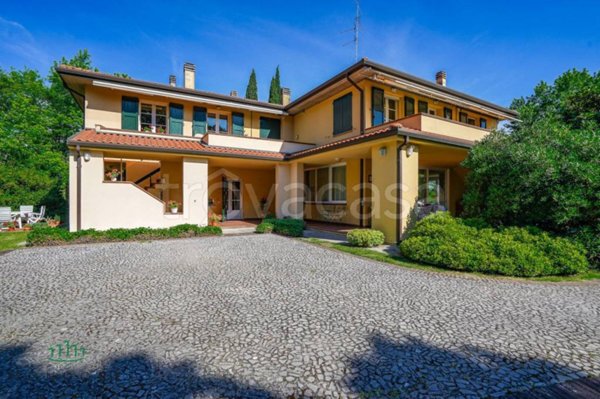 casa indipendente in vendita ad Imola in zona Area Industriale