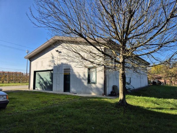 locale di sgombero in vendita ad Imola