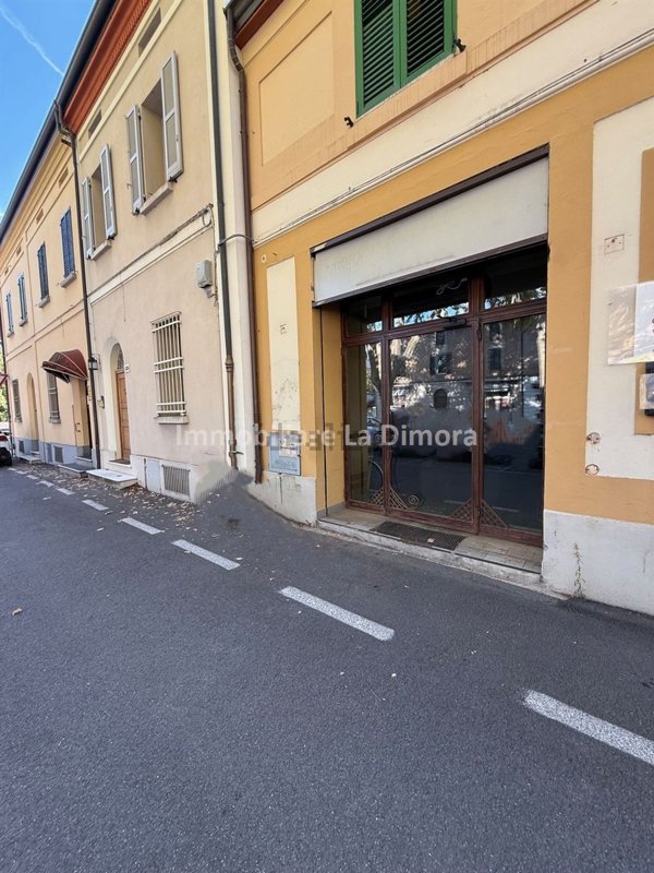 locale commerciale in vendita ad Imola in zona Centro Storico