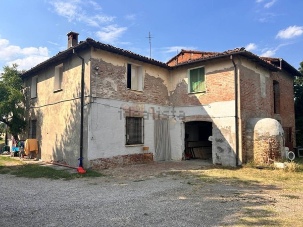 esavano in vendita ad Imola in zona Càsola Canina