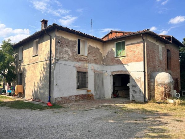 esavano in vendita ad Imola in zona Càsola Canina