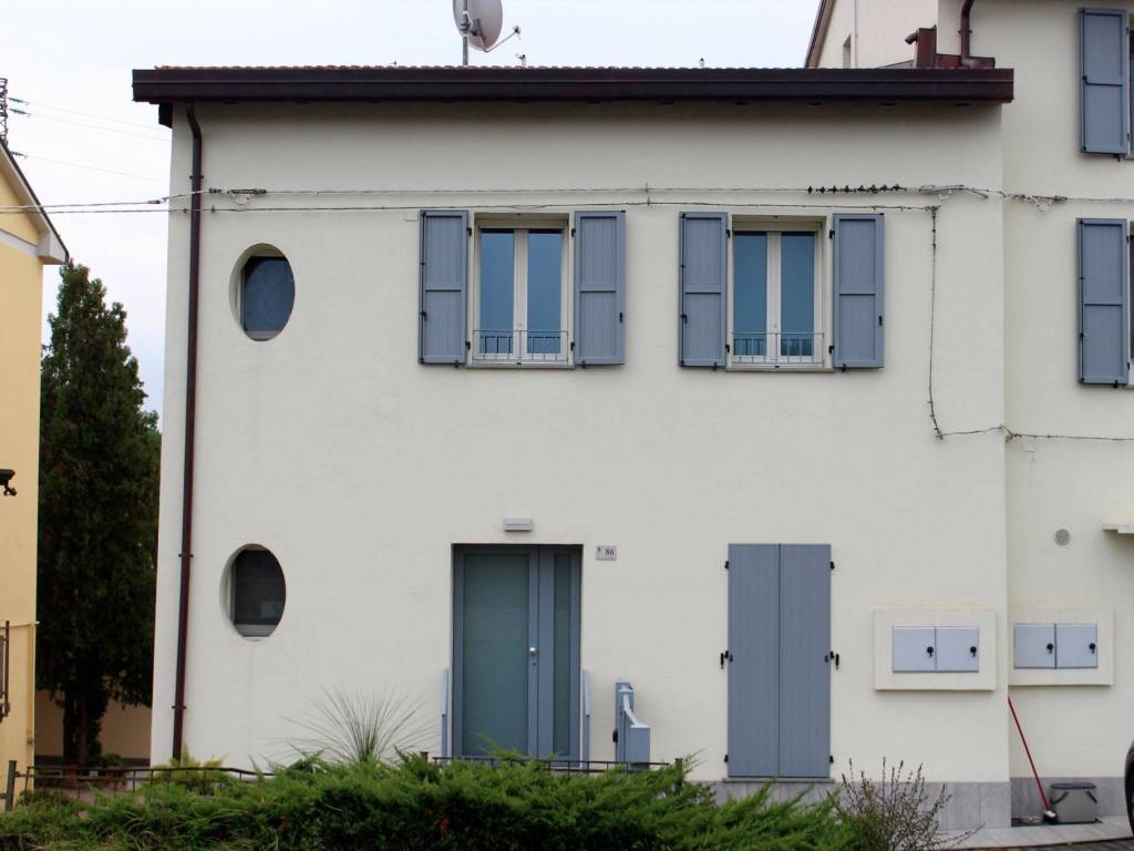 casa indipendente in vendita ad Imola in zona Ponticelli