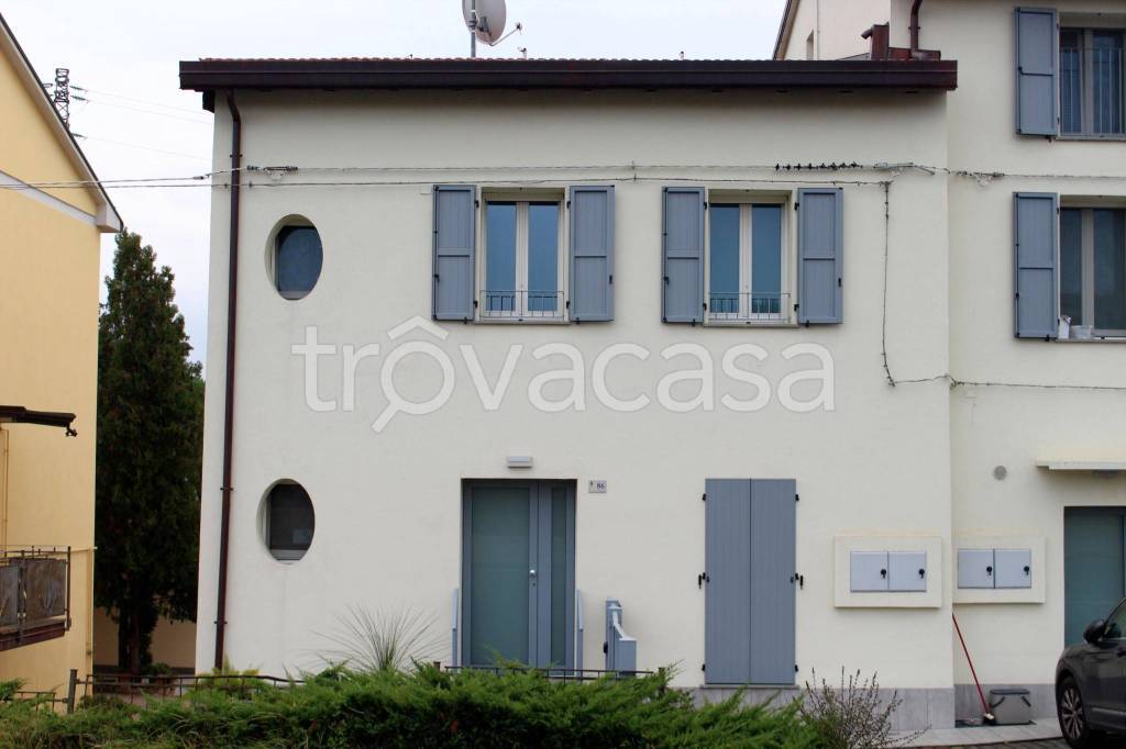 casa indipendente in vendita ad Imola in zona Ponticelli