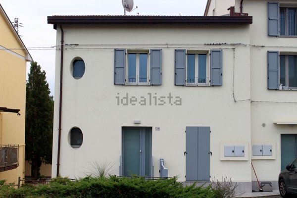 casa indipendente in vendita ad Imola in zona Linaro