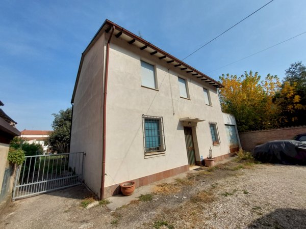 casa indipendente in vendita ad Imola in zona Sasso Morelli