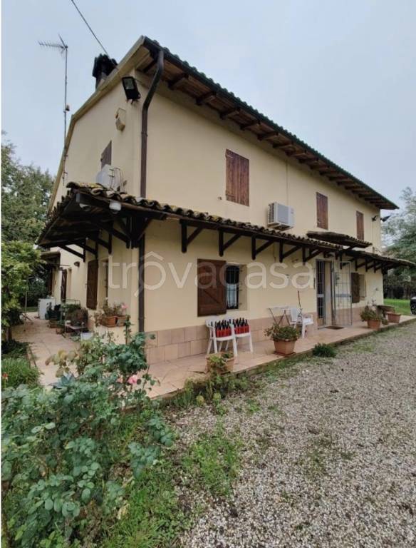 casa indipendente in vendita ad Imola in zona Spazzate Sassatelli