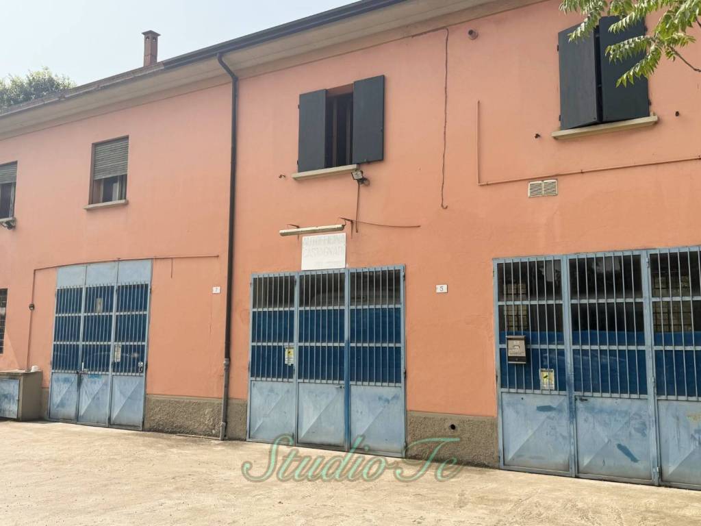 negozio in vendita ad Imola