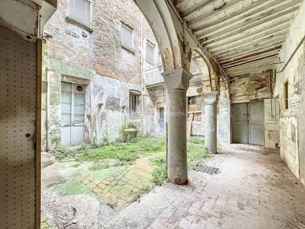 intera palazzina in vendita ad Imola in zona Centro Storico