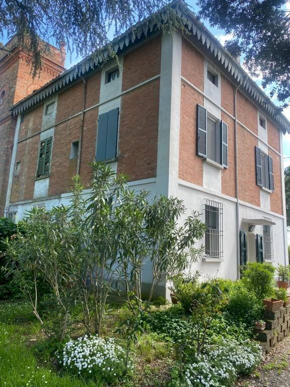 casa indipendente in vendita ad Imola