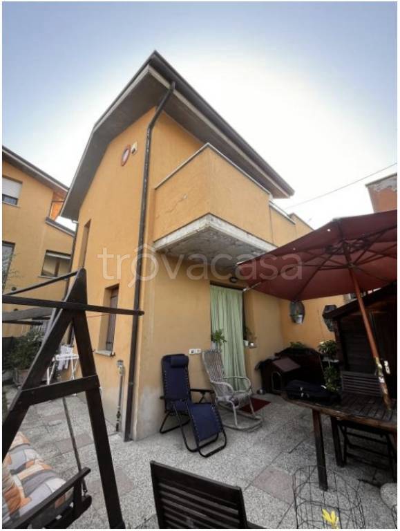 casa indipendente in vendita ad Imola in zona Ponticelli