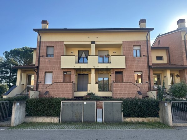 appartamento in vendita ad Imola in zona Linaro