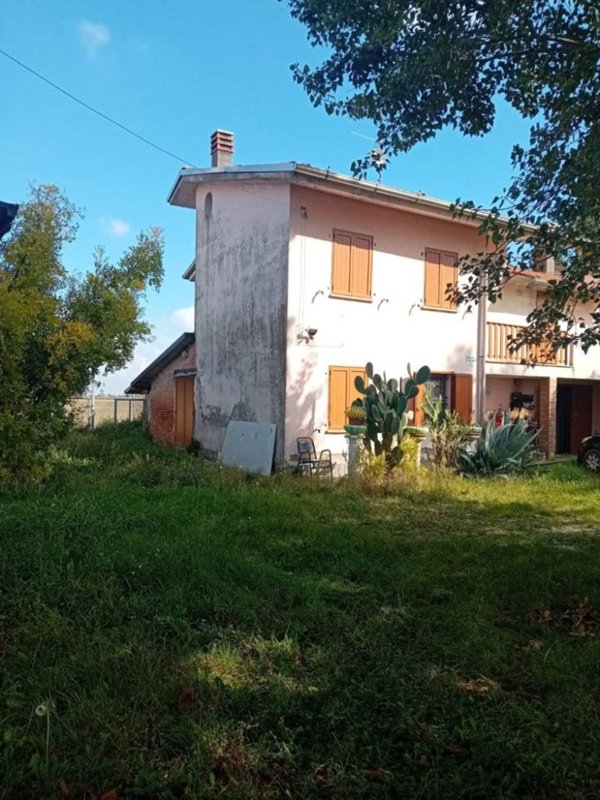 casa indipendente in vendita ad Imola