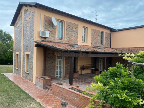 casa indipendente in vendita ad Imola