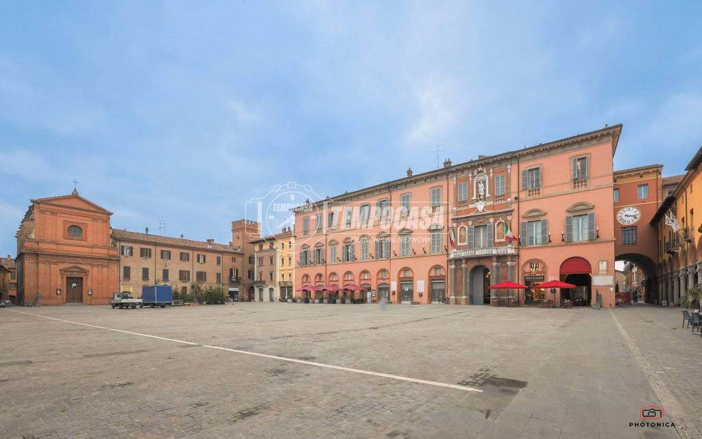 intera palazzina in vendita ad Imola in zona Centro Storico