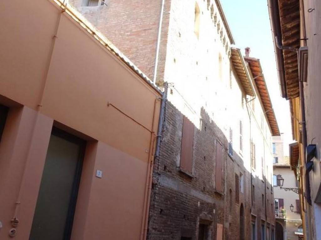 intera palazzina in vendita ad Imola in zona Centro Storico