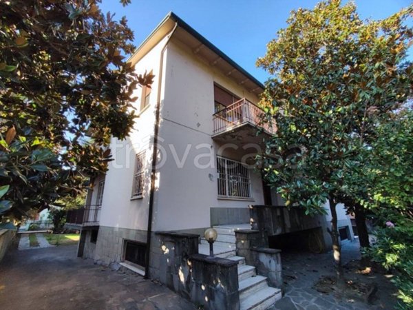 casa indipendente in vendita ad Imola in zona Centro Storico