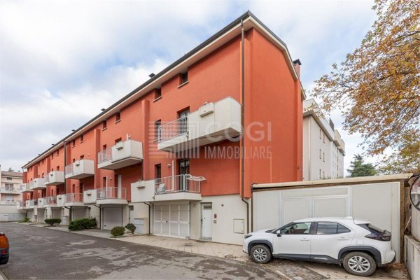 casa indipendente in vendita ad Imola