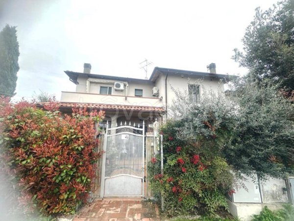 casa indipendente in vendita ad Imola in zona Sesto Imolese