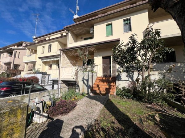 casa indipendente in vendita ad Imola