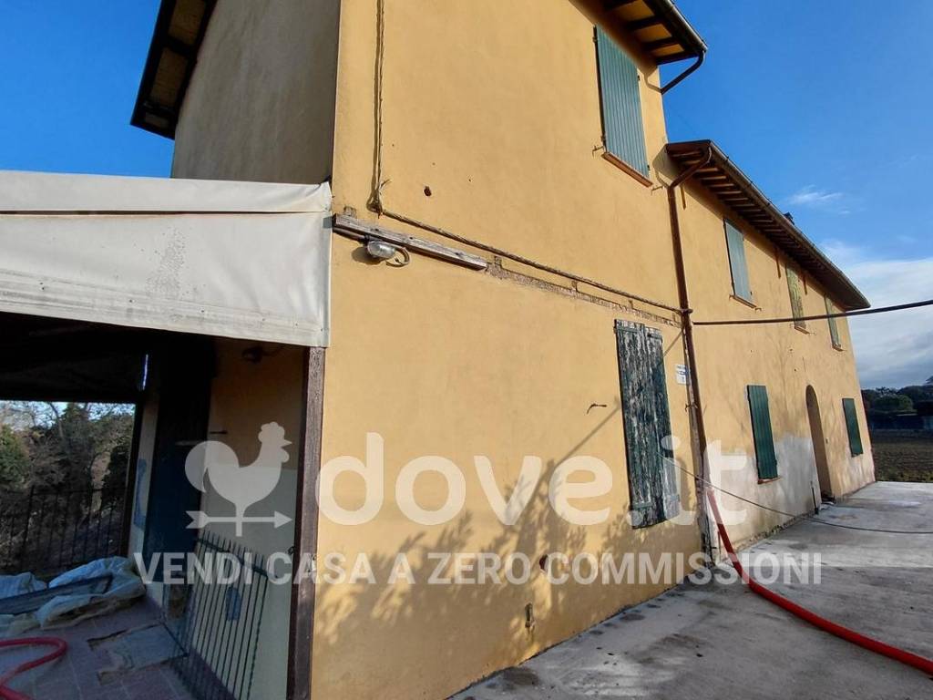 casa indipendente in vendita ad Imola in zona Centro Storico