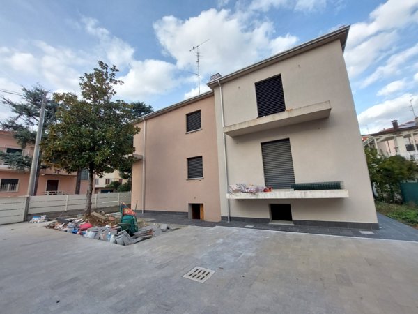 casa indipendente in vendita ad Imola