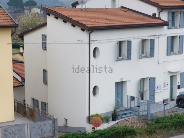 casa indipendente in vendita ad Imola in zona Linaro