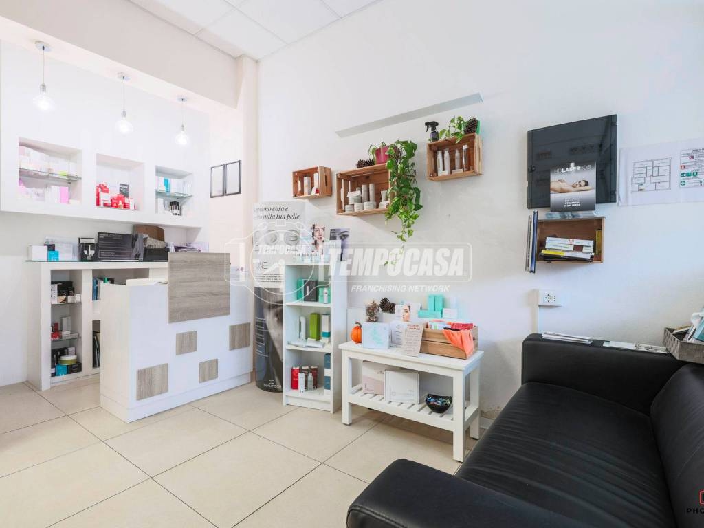 negozio in vendita ad Imola