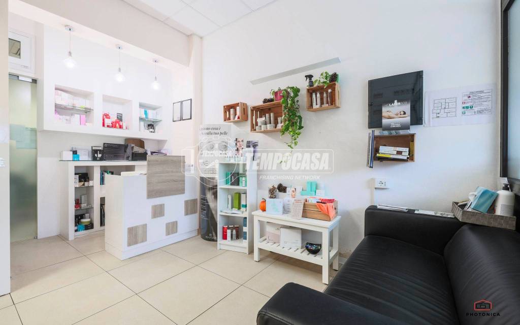 negozio in vendita ad Imola