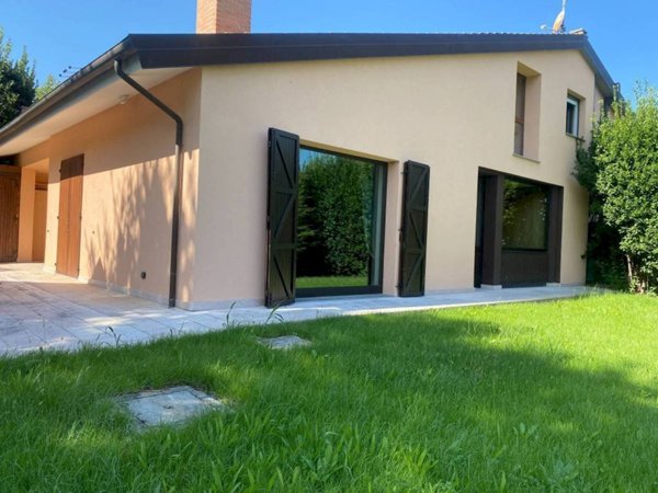 casa indipendente in vendita ad Imola