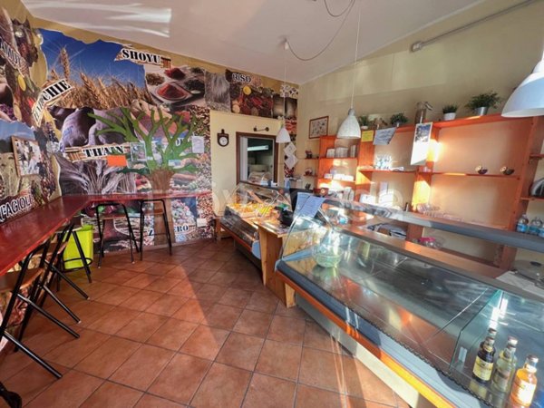negozio in vendita ad Imola
