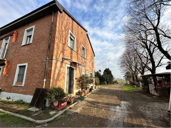 casa indipendente in vendita ad Imola in zona Sasso Morelli