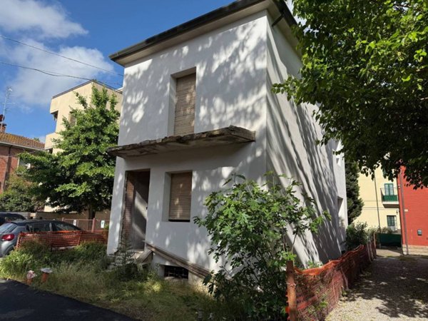 casa indipendente in vendita ad Imola