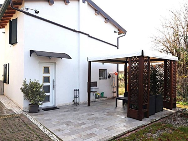 casa indipendente in vendita ad Imola in zona Sesto Imolese