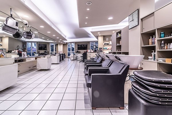 locale commerciale in vendita ad Imola