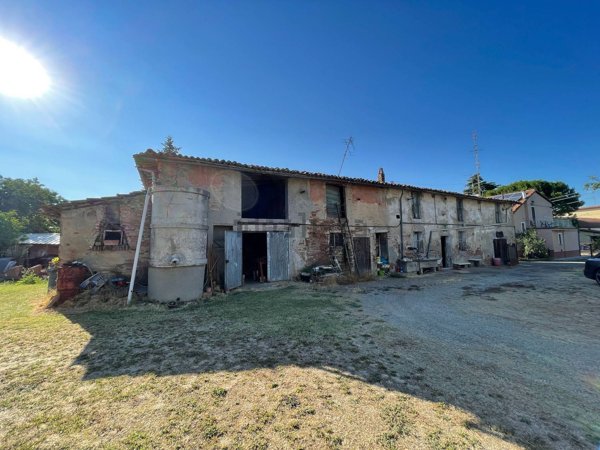 esavano in vendita ad Imola in zona Centro Storico