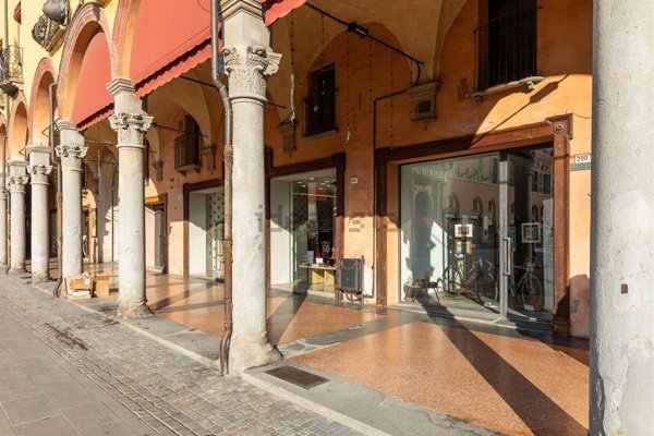 negozio in vendita ad Imola in zona Centro Storico