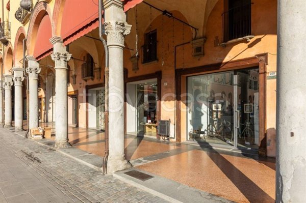 negozio in vendita ad Imola in zona Centro Storico