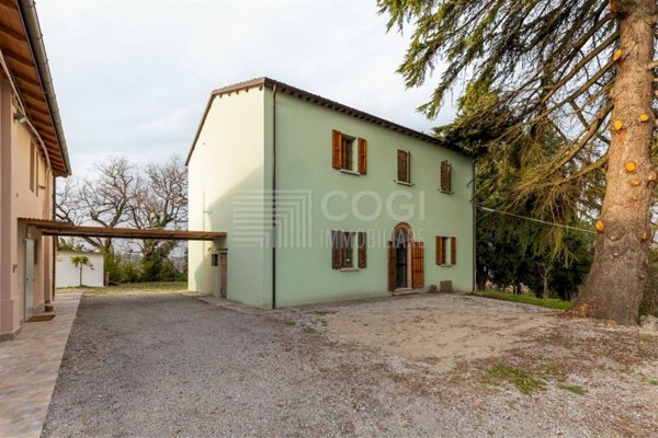 casa indipendente in vendita ad Imola