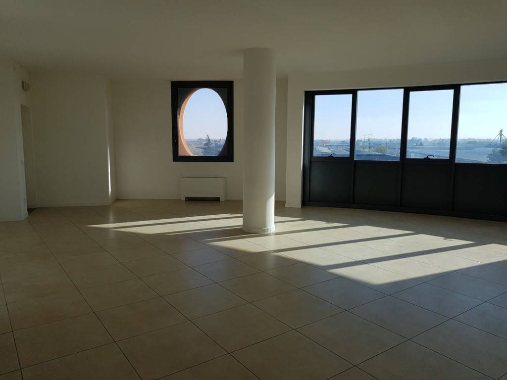 ufficio in vendita ad Imola in zona Centro Storico