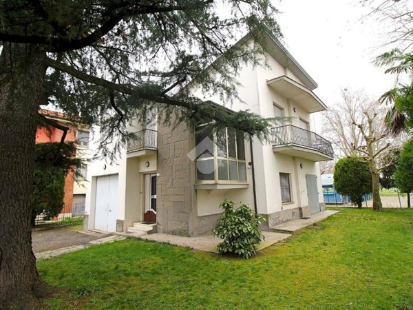 casa indipendente in vendita ad Imola in zona Sesto Imolese