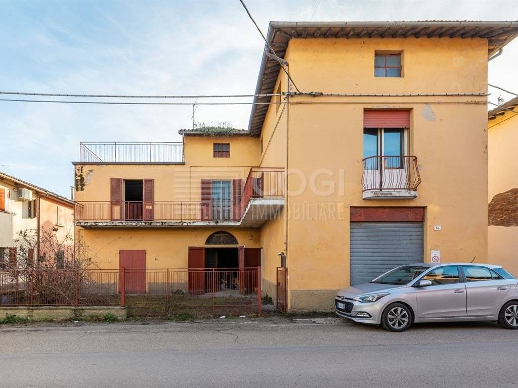 casa indipendente in vendita ad Imola in zona Sasso Morelli