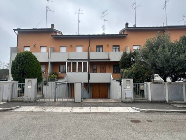 casa indipendente in vendita ad Imola in zona Pedagna