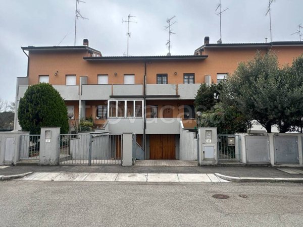 casa indipendente in vendita ad Imola