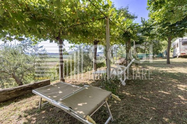 locale commerciale in vendita ad Imola