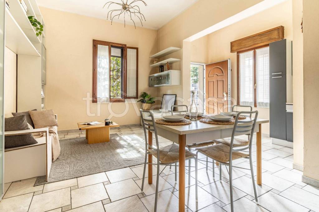 casa indipendente in vendita ad Imola in zona Centro Storico