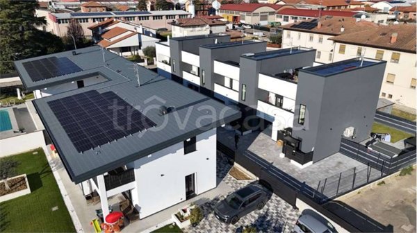 appartamento in vendita ad Imola in zona Area Industriale