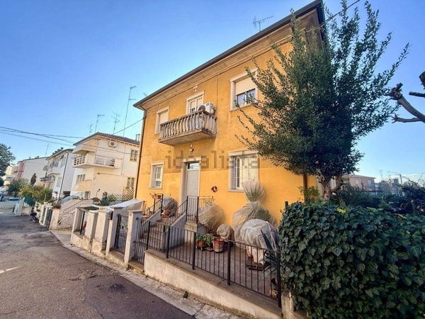casa indipendente in vendita ad Imola