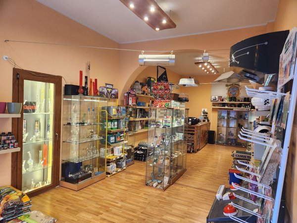 negozio in vendita ad Imola